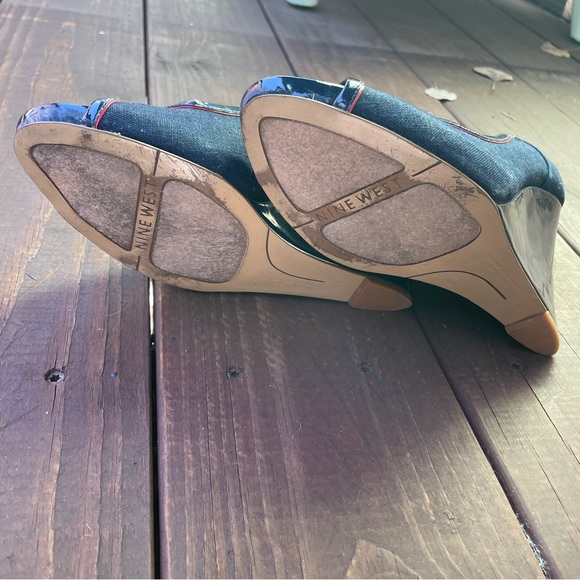 Nine West Navy with Red Trim Wedges - Picture 3 of 6